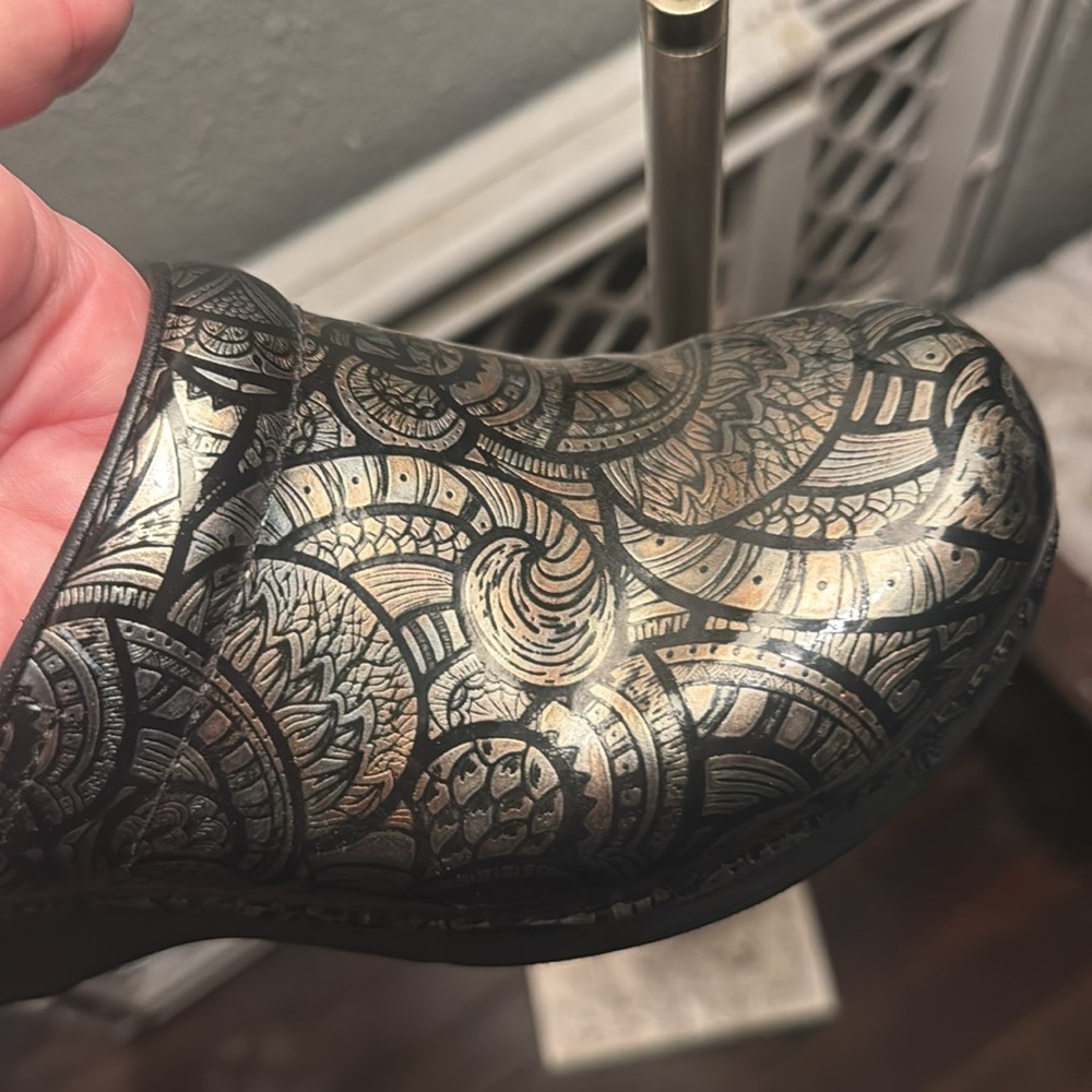 Dansko Clogs Size 40. Used, No Scratches Or Scuff… - image 4